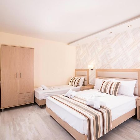 الشقق الفندقية يميناريافي  Star Bay Luxury الغرفة الصورة
